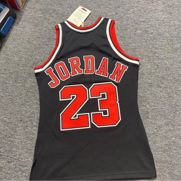 Michael Jordan Mitchell & Ness 97 98 Bulls Jersey Size 36 S Mens 100% Authentic - Picture 8 of 8